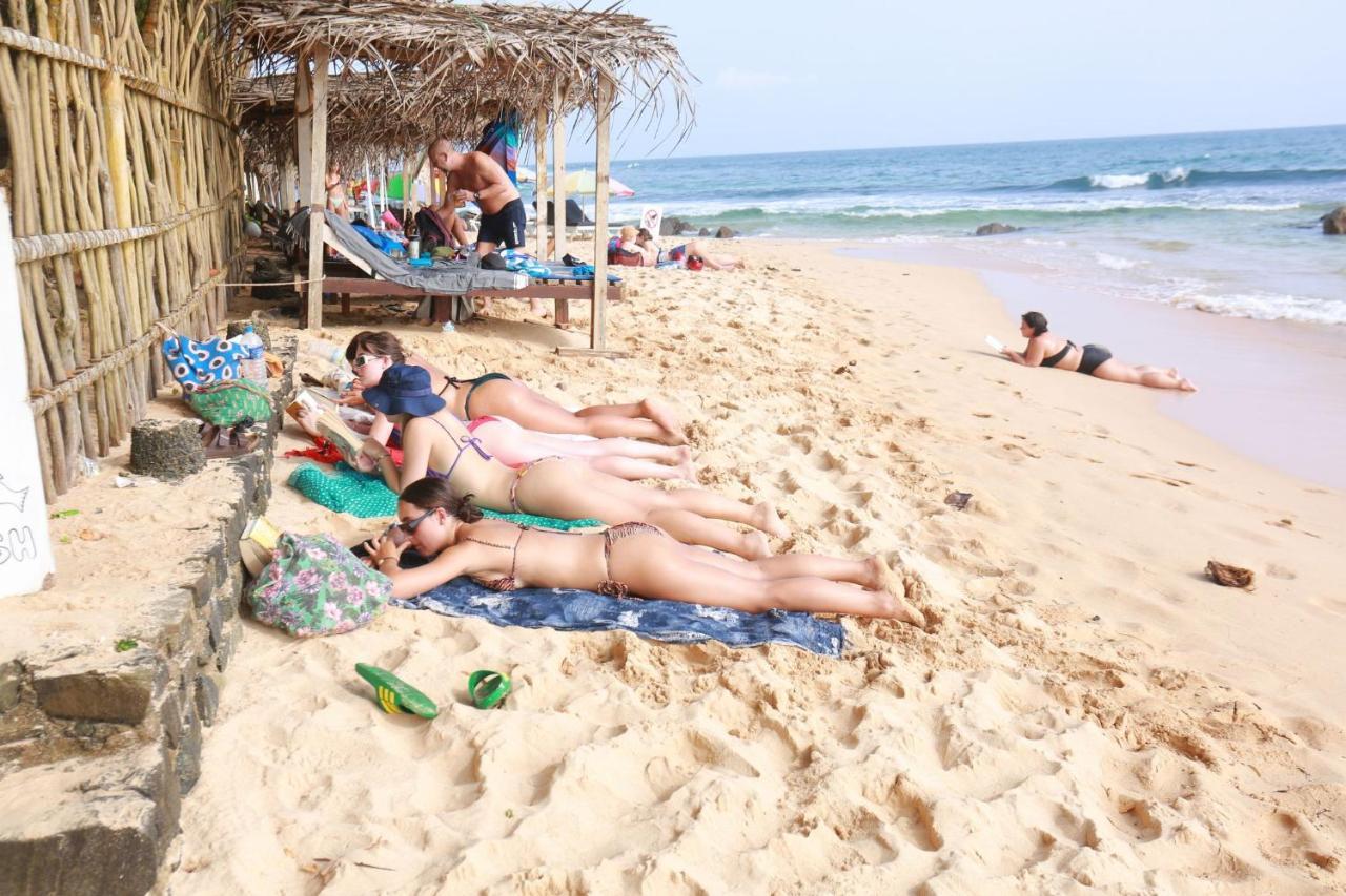 Jayaa Beach Талпе Екстериор снимка