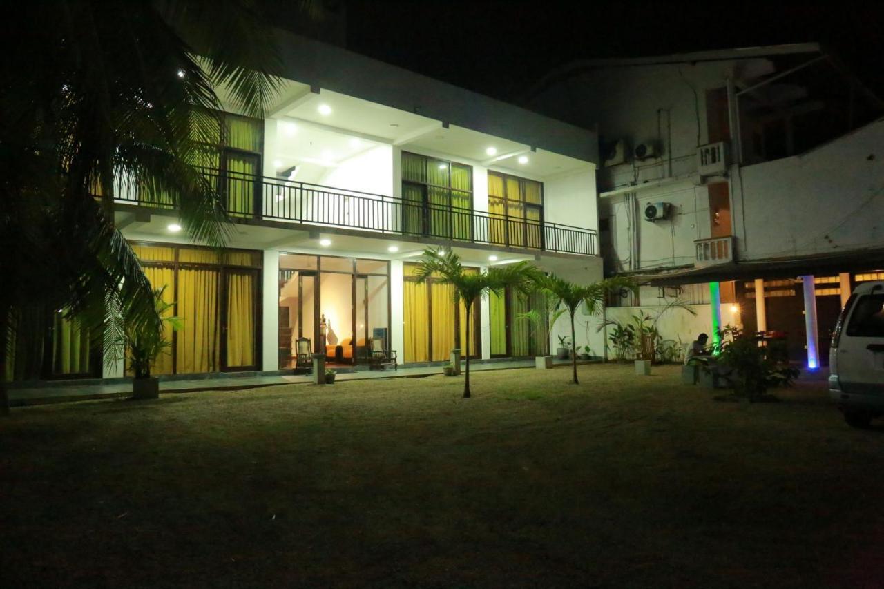 Jayaa Beach Талпе Екстериор снимка